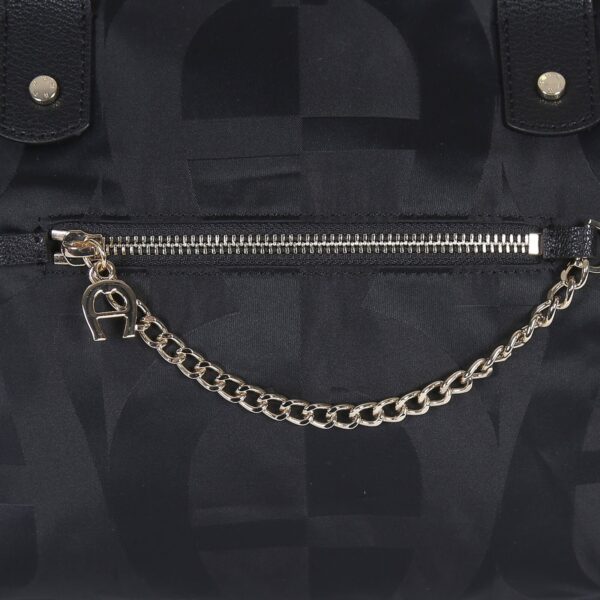 Louis Vuitton - Image 2