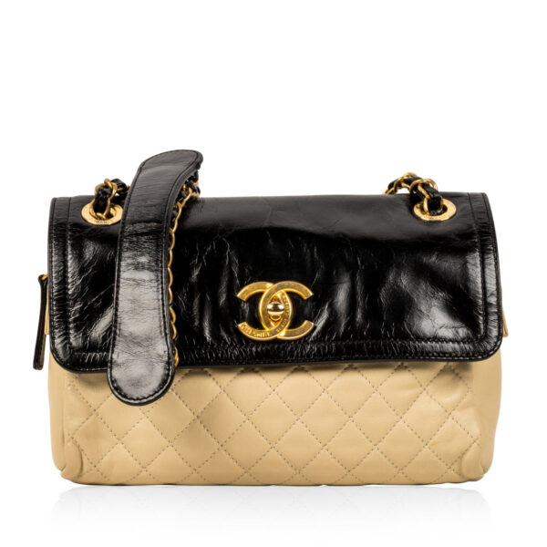 Chanel Bi-colour Shoulder Bag - Image 2
