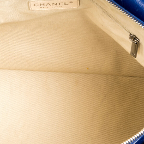 Chanel Blue Patent White Stitch Tote - Image 15
